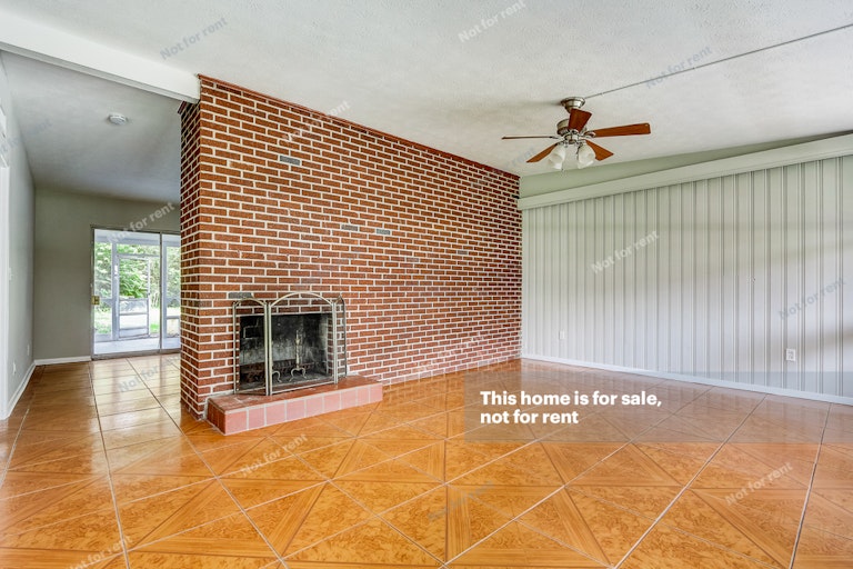Photo 14 of 30 - 8615 Bengalin Ave, Jacksonville, FL 32211