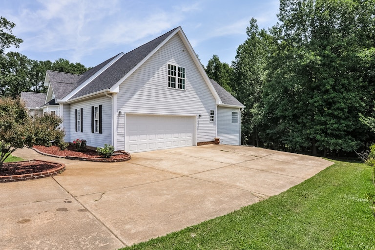 Photo 7 of 25 - 615 Black Angus Dr, Garner, NC 27529