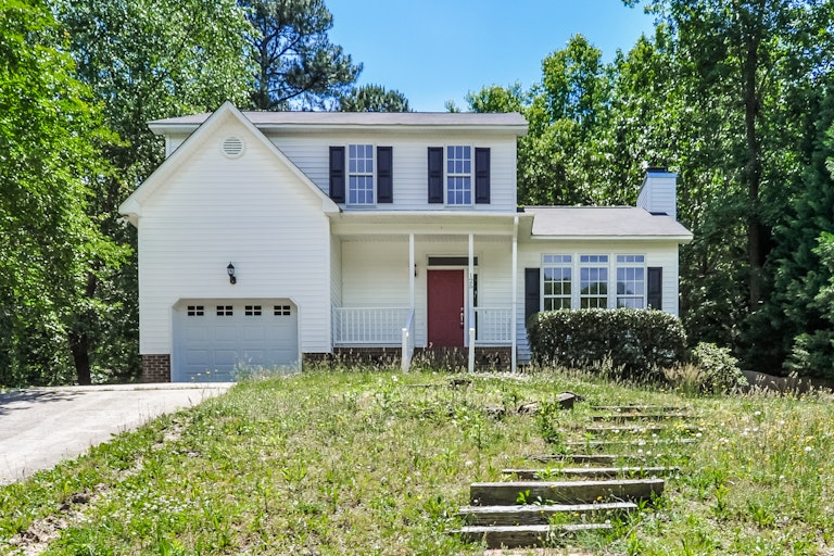 Photo 1 of 24 - 125 Biltmore Dr, Clayton, NC 27520
