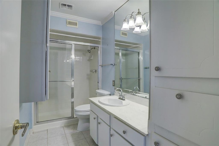 Photo 9 of 18 - 357 N Post Oak Ln #102, Houston, TX 77024