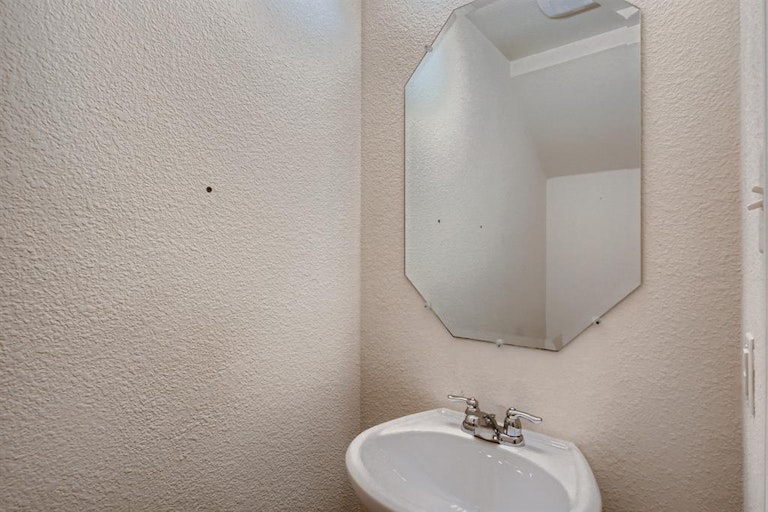 Photo 13 of 30 - 2812 Aberdeen Rd, Seagoville, TX 75159
