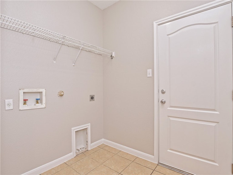 Photo 17 of 40 - 2116 Amur Dr, Austin, TX 78745