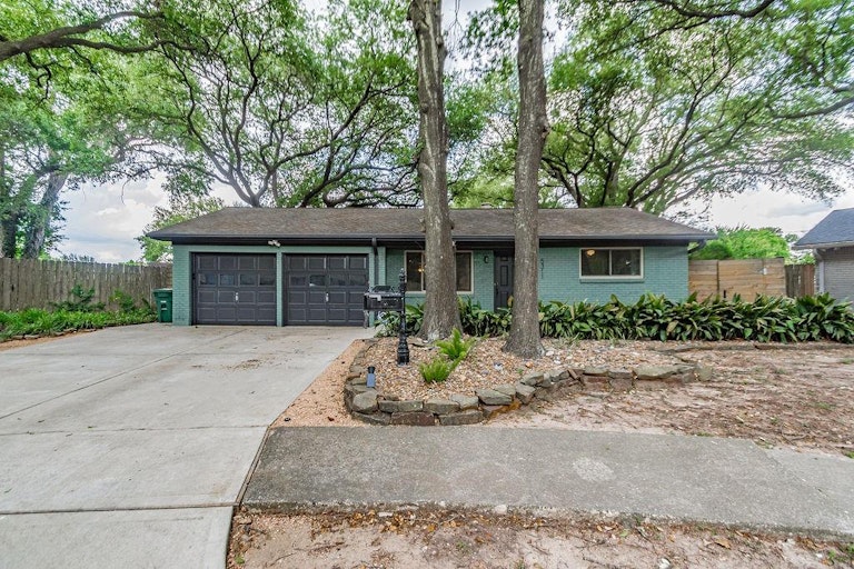 Photo 50 of 50 - 5311 Manor Creek Ln, Houston, TX 77092