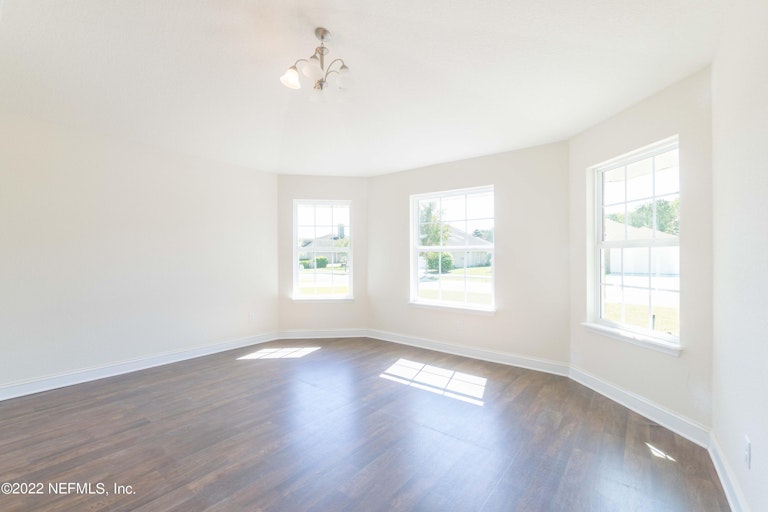 Photo 5 of 27 - 9374 Westminster Oaks Dr, Jacksonville, FL 32219