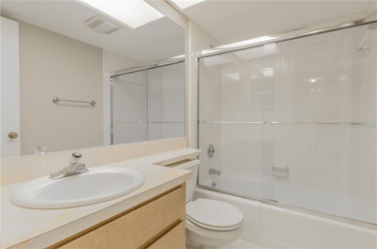 Photo 20 of 25 - 530 S Woodlands Dr, Oldsmar, FL 34677