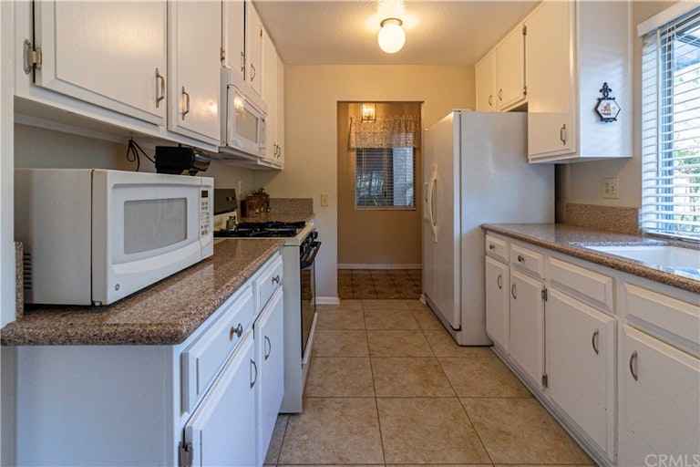 Photo 5 of 31 - 2606 Paseo Olivas, West Covina, CA 91792