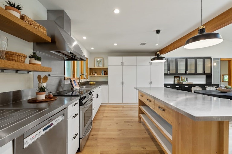 Photo 9 of 26 - 12904 Trailwood Rd, Austin, TX 78727