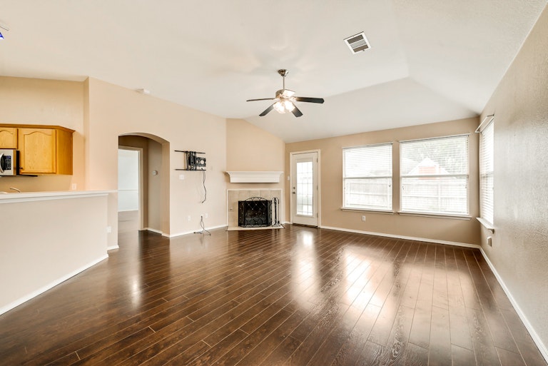 Photo 11 of 26 - 5524 Lawnsberry Dr, Fort Worth, TX 76137