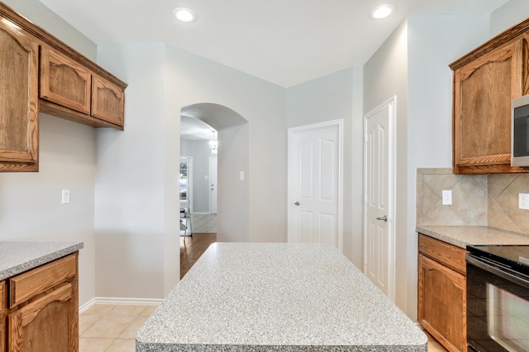 Photo 13 of 26 - 5832 Pearl Oyster Ln, Fort Worth, TX 76179