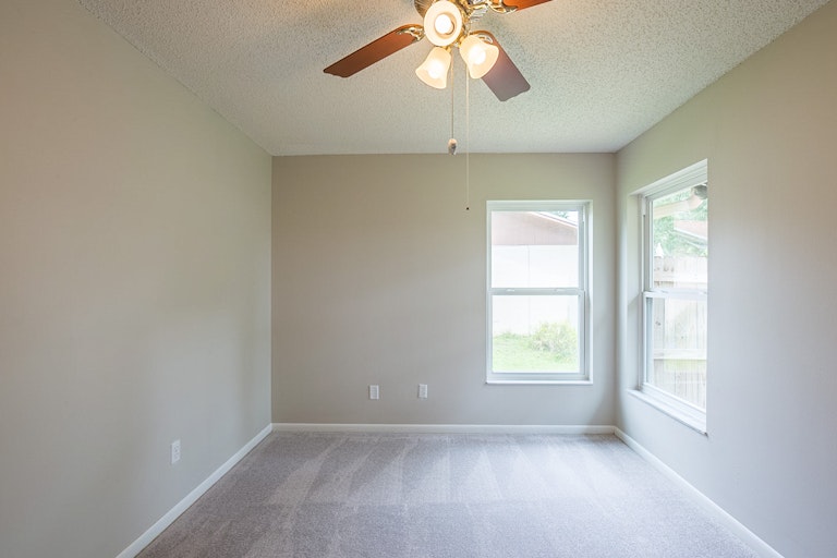 Photo 8 of 15 - 14529 Knoll Ridge Dr, Tampa, FL 33625