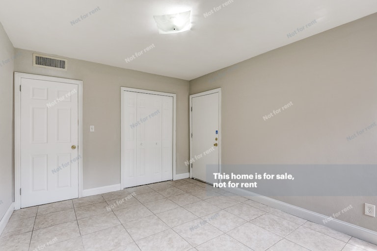 Photo 20 of 32 - 6438 Swallow Cove Rd, Jacksonville, FL 32211
