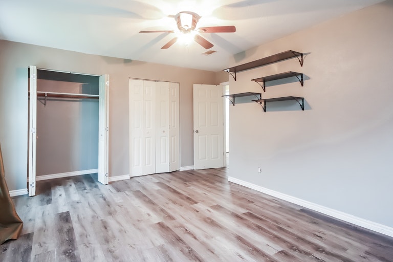 Photo 20 of 27 - 448 Gleneagles Dr, Friendswood, TX 77546