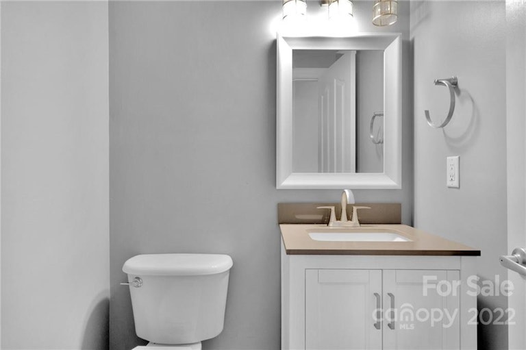 Photo 25 of 48 - 5418 Shoal Brook Ct, Charlotte, NC 28277