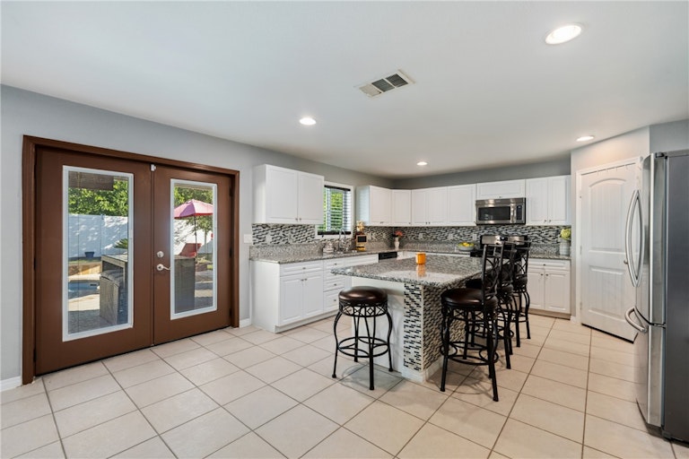 Photo 9 of 40 - 5617 Boros Dr, Austin, TX 78747