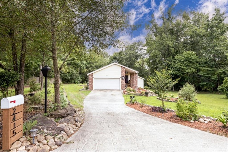 Photo 5 of 43 - 2415 Overlook Dr SW, Conyers, GA 30094