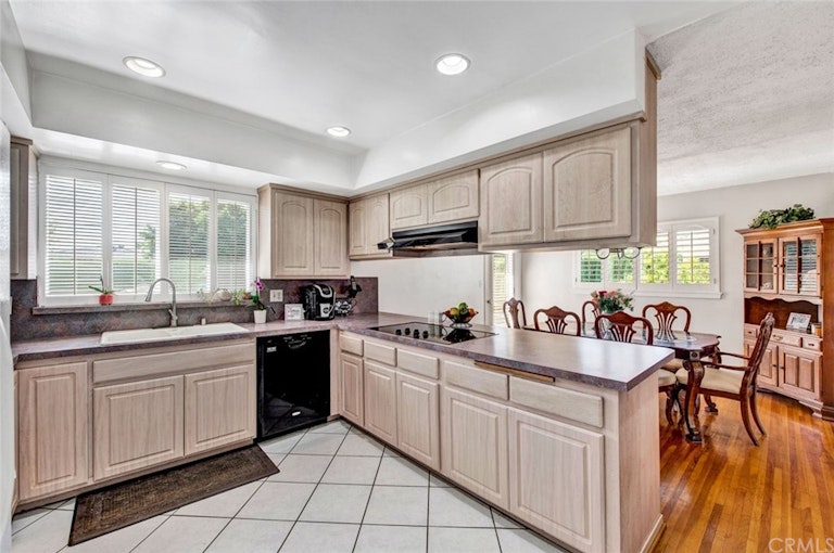 Photo 7 of 23 - 13401 Wheeler Pl, Santa Ana, CA 92705