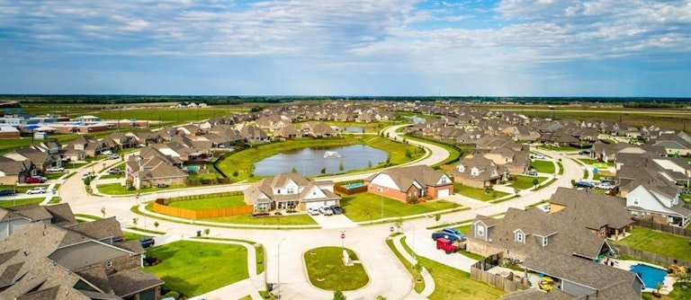 Photo 3 of 8 - 7306 Keechi Pl, Baytown, TX 77523