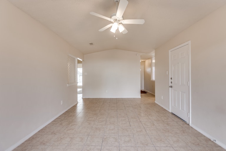 Photo 4 of 15 - 9911 Cedar Mountain Cir, Dallas, TX 75217