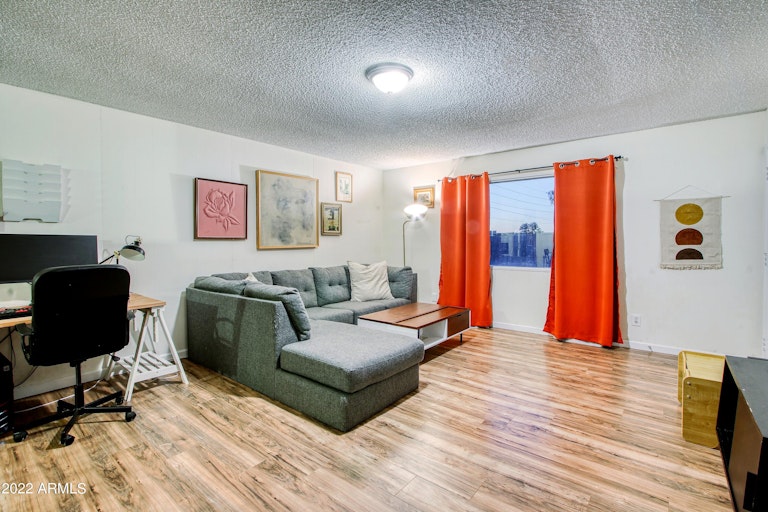 Photo 11 of 41 - 5202 S 46th Pl, Phoenix, AZ 85040