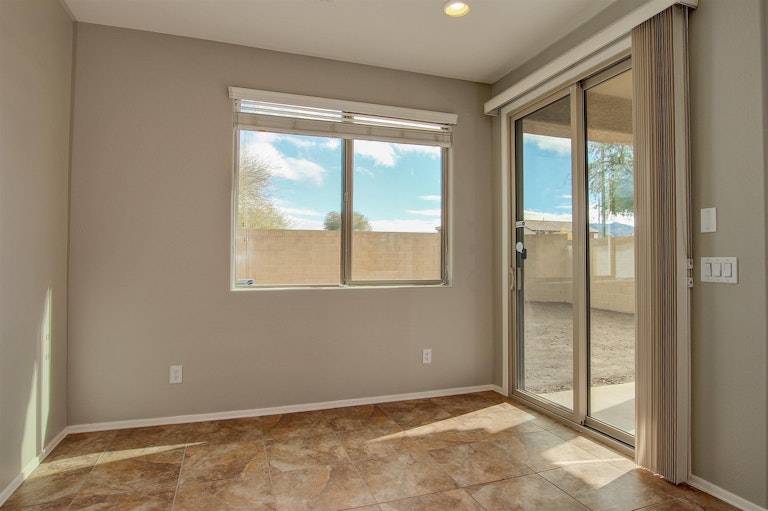 Photo 7 of 28 - 8121 S 23rd Dr, Phoenix, AZ 85041