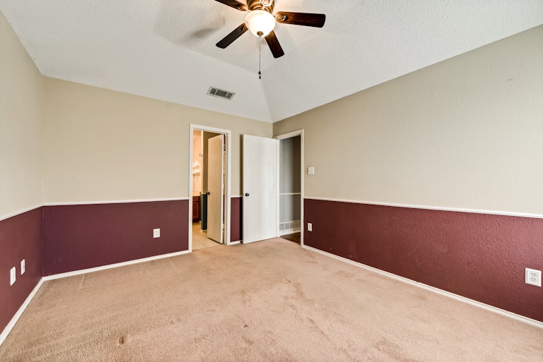 Photo 17 of 27 - 8713 Limestone Dr, Fort Worth, TX 76244