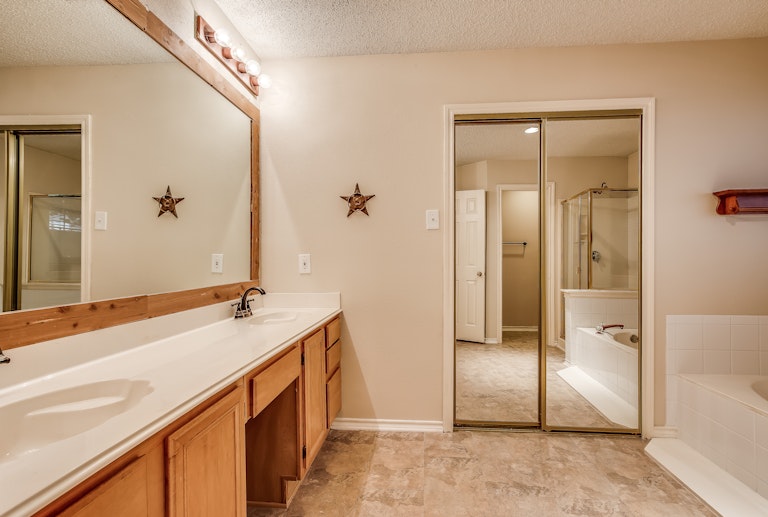 Photo 19 of 29 - 720 Ridgemont Dr, Allen, TX 75002