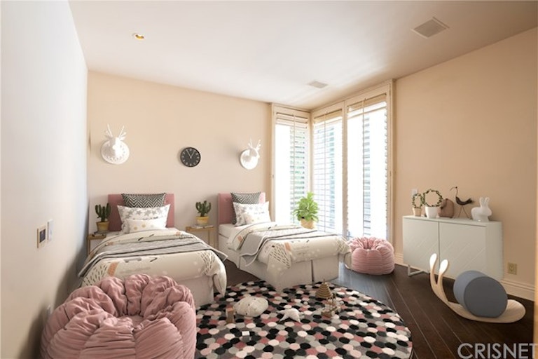 Photo 29 of 72 - 10214 Candleberry Ln, Northridge, CA 91324