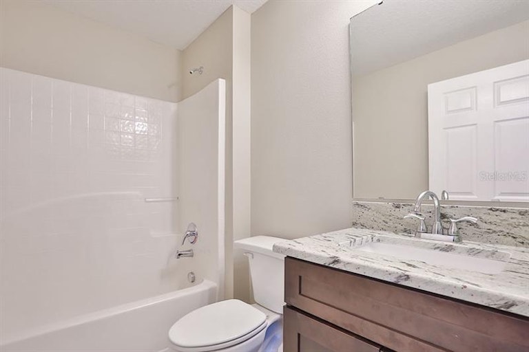 Photo 15 of 25 - 815 Brenton Leaf Dr, Ruskin, FL 33570