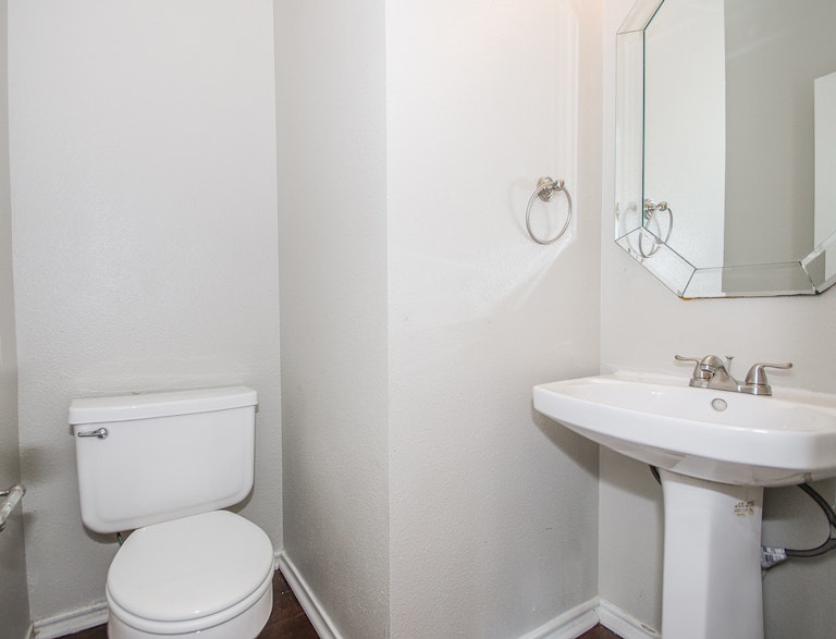 Photo 16 of 32 - 3922 Bach Blvd, Carrollton, TX 75007