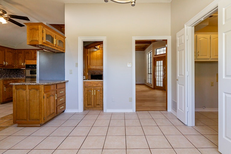 Photo 11 of 36 - 1721 Knob Hill Dr, Garland, TX 75043