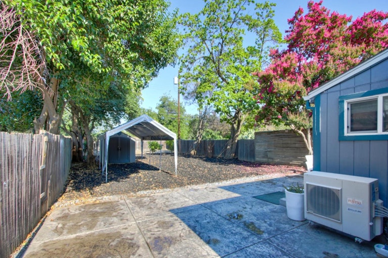 Photo 23 of 36 - 3808 32nd St, Sacramento, CA 95820
