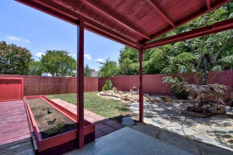 Photo 24 of 27 - 818 Willow Xing, New Braunfels, TX 78130