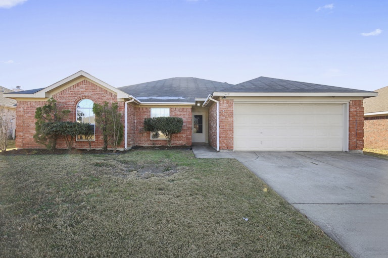 Photo 1 of 34 - 618 Coal Creek Dr, Mansfield, TX 76063