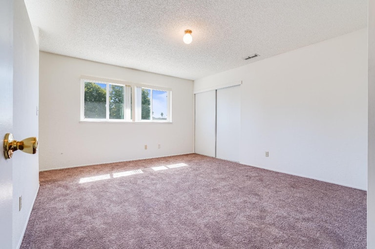 Photo 17 of 36 - 4636 Baywind Dr, Sacramento, CA 95838