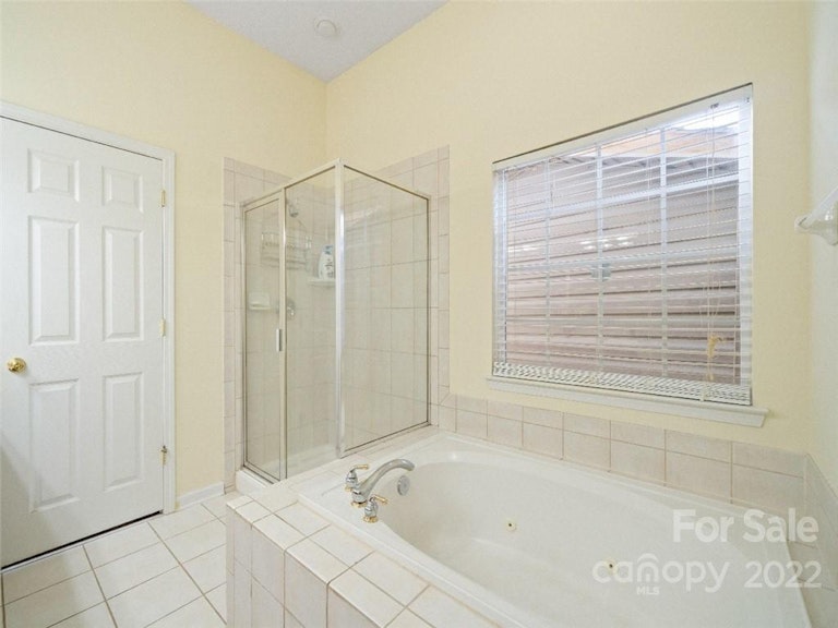 Photo 13 of 46 - 2838 Oakglade Ct, Matthews, NC 28105