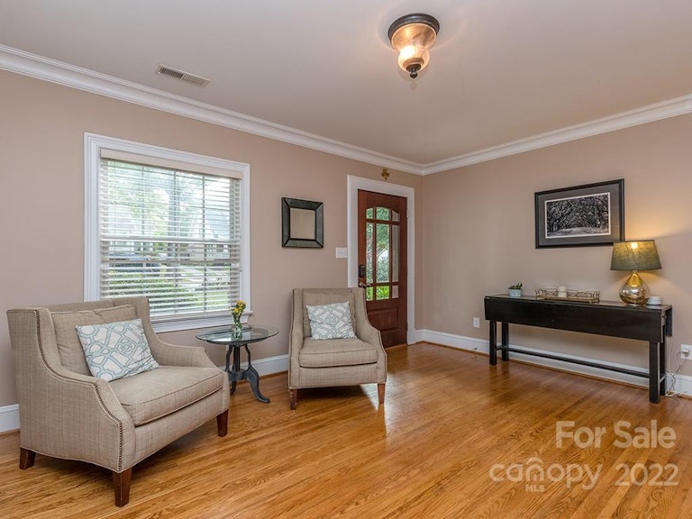 Photo 5 of 28 - 2324 Chesterfield Ave, Charlotte, NC 28205