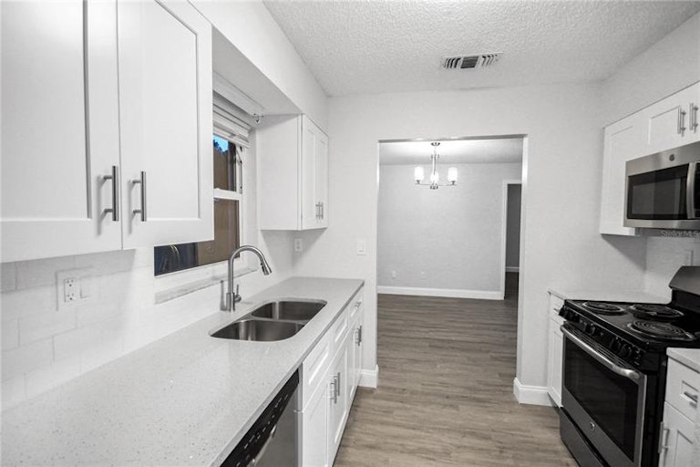 Photo 10 of 23 - 125 E Iris Dr, Orange City, FL 32763