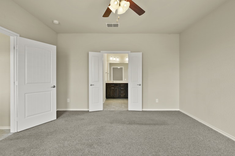 Photo 14 of 25 - 1108 Doe Meadow Dr, Burleson, TX 76028