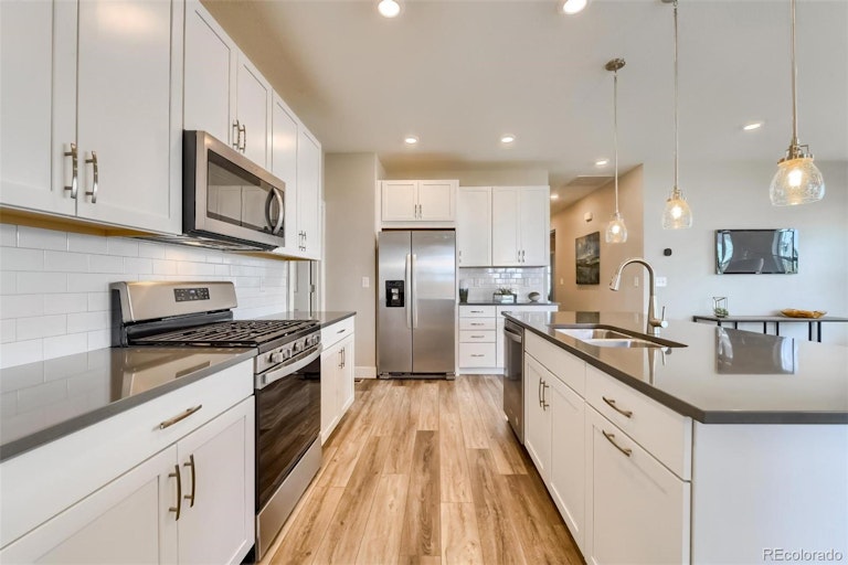 Photo 8 of 24 - 5968 Odessa St, Aurora, CO 80019