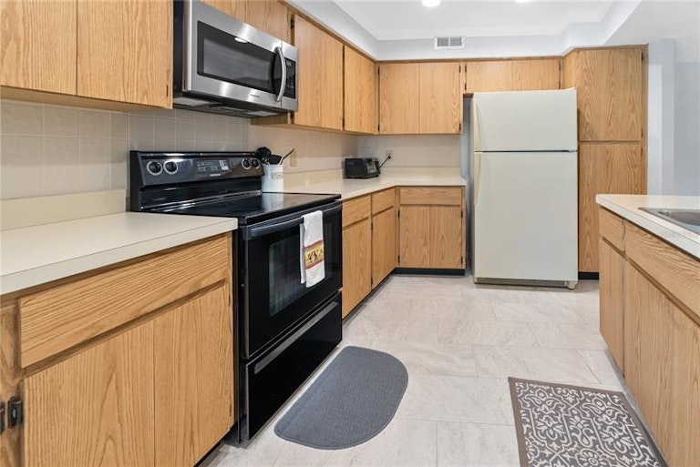 Photo 5 of 50 - 2982 Enisgrove Dr, Palm Harbor, FL 34683
