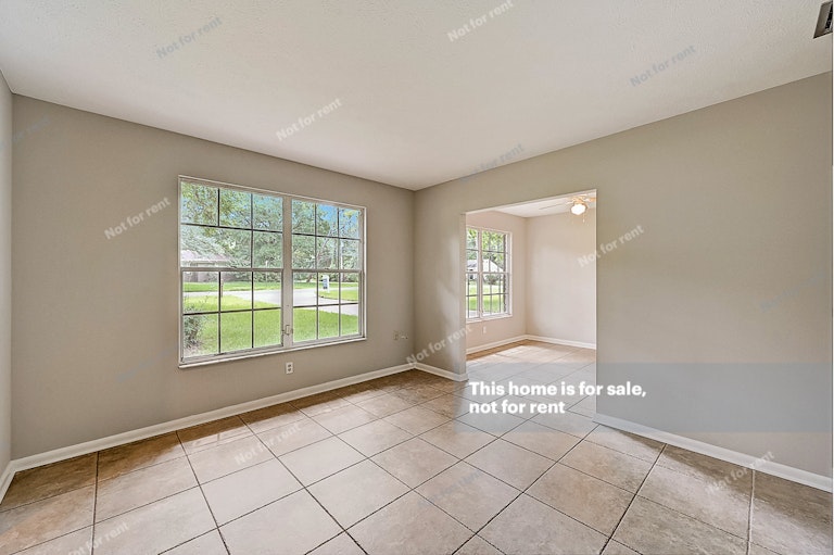 Photo 25 of 38 - 6382 Johnnie Cir W, Jacksonville, FL 32244