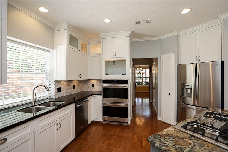 Photo 17 of 50 - 16011 Camillia Trl, Tomball, TX 77377