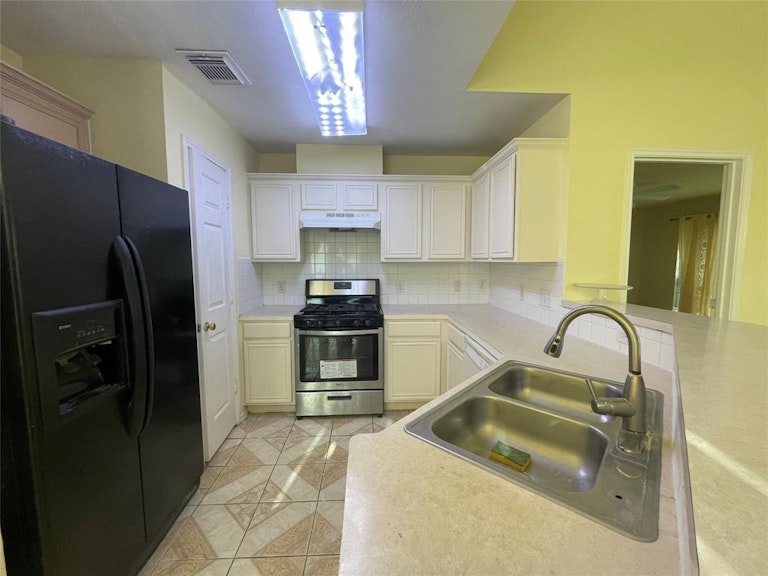 Photo 10 of 17 - 13103 Leader St, Houston, TX 77072