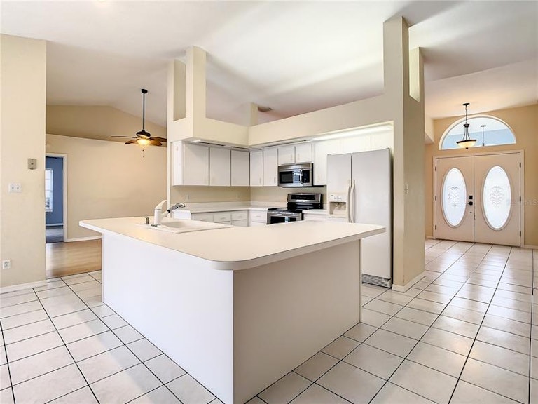 Photo 8 of 41 - 6923 Ashbury Dr, Lakeland, FL 33809