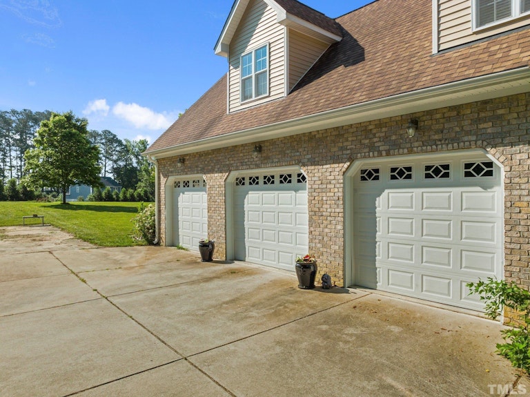 Photo 37 of 40 - 6103 Valentine St, Zebulon, NC 27597