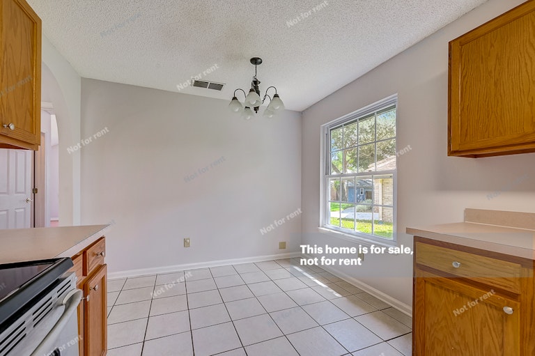 Photo 11 of 37 - 1154 Weyburn Way, Jacksonville, FL 32225