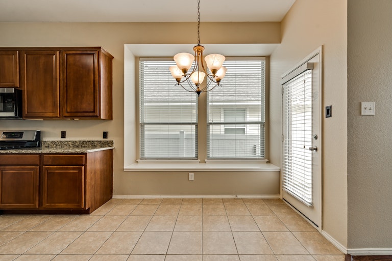 Photo 11 of 29 - 1612 Degnen Ln, Aubrey, TX 76227