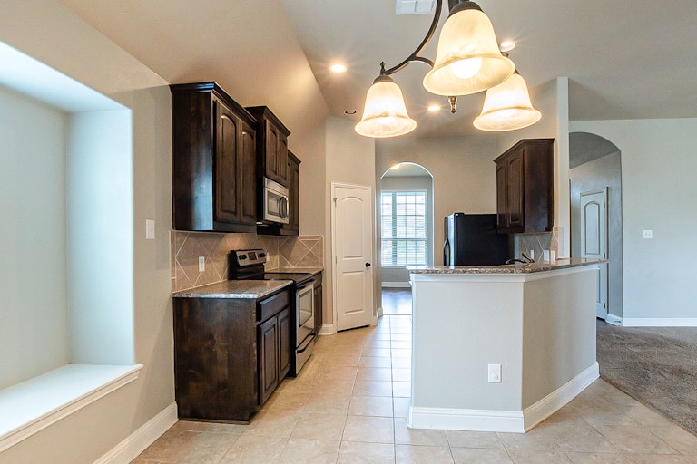 Photo 4 of 26 - 1101 Colonial Dr, Royse City, TX 75189
