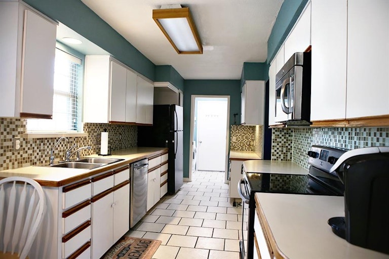Photo 13 of 38 - 5825 N Hills Dr, North Richland Hills, TX 76117