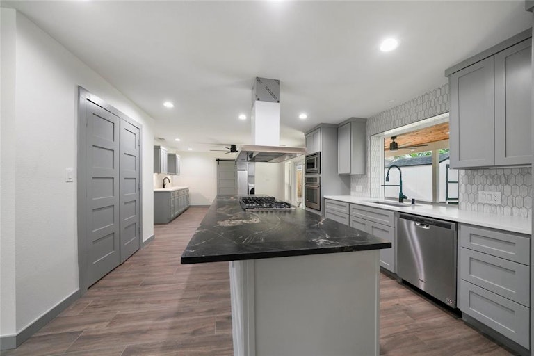 Photo 13 of 31 - 5402 Enchanted Mist Dr, Humble, TX 77346